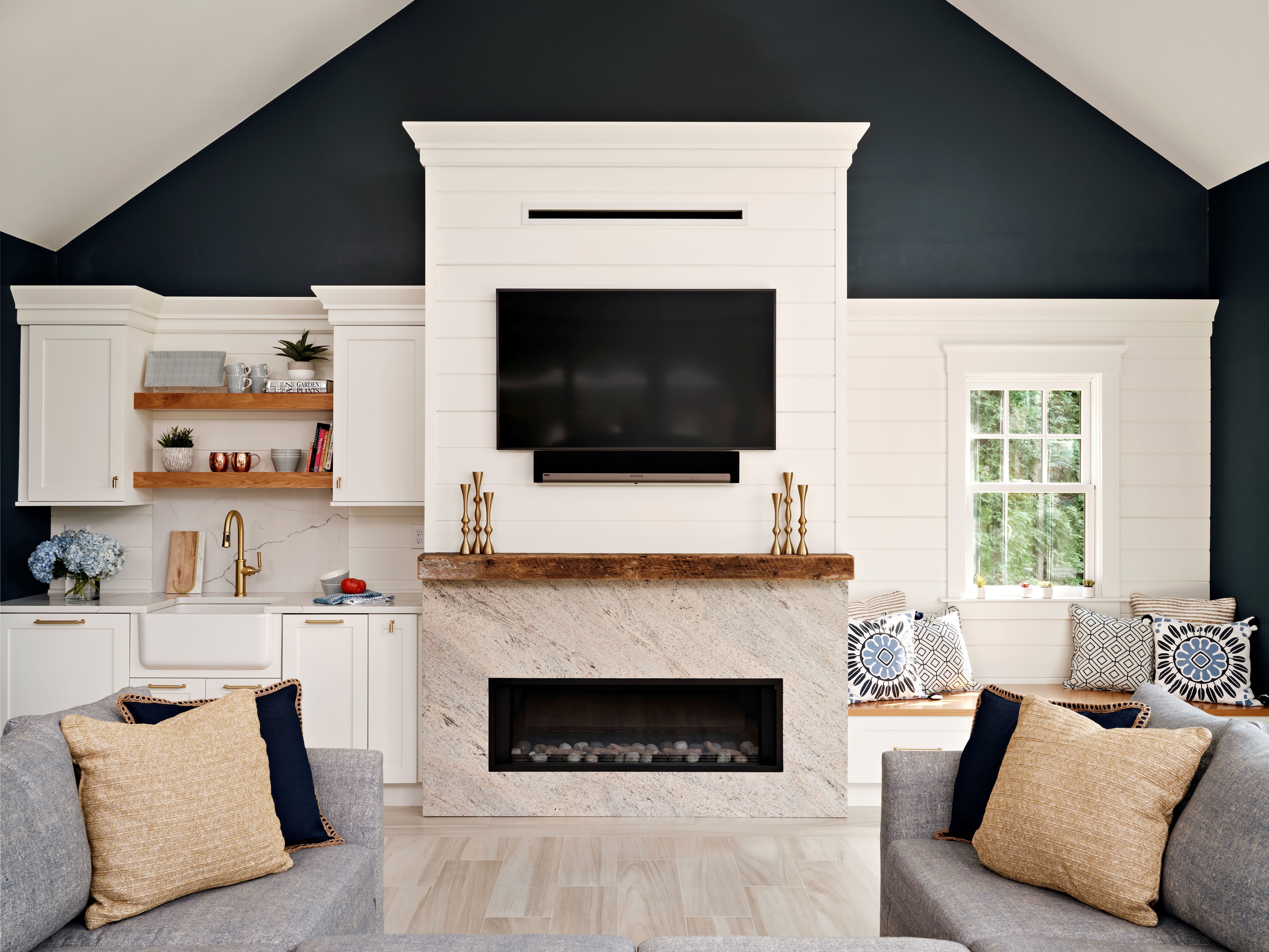 Warmth & Sophistication: Inspiration for Designing a Modern Fireplace