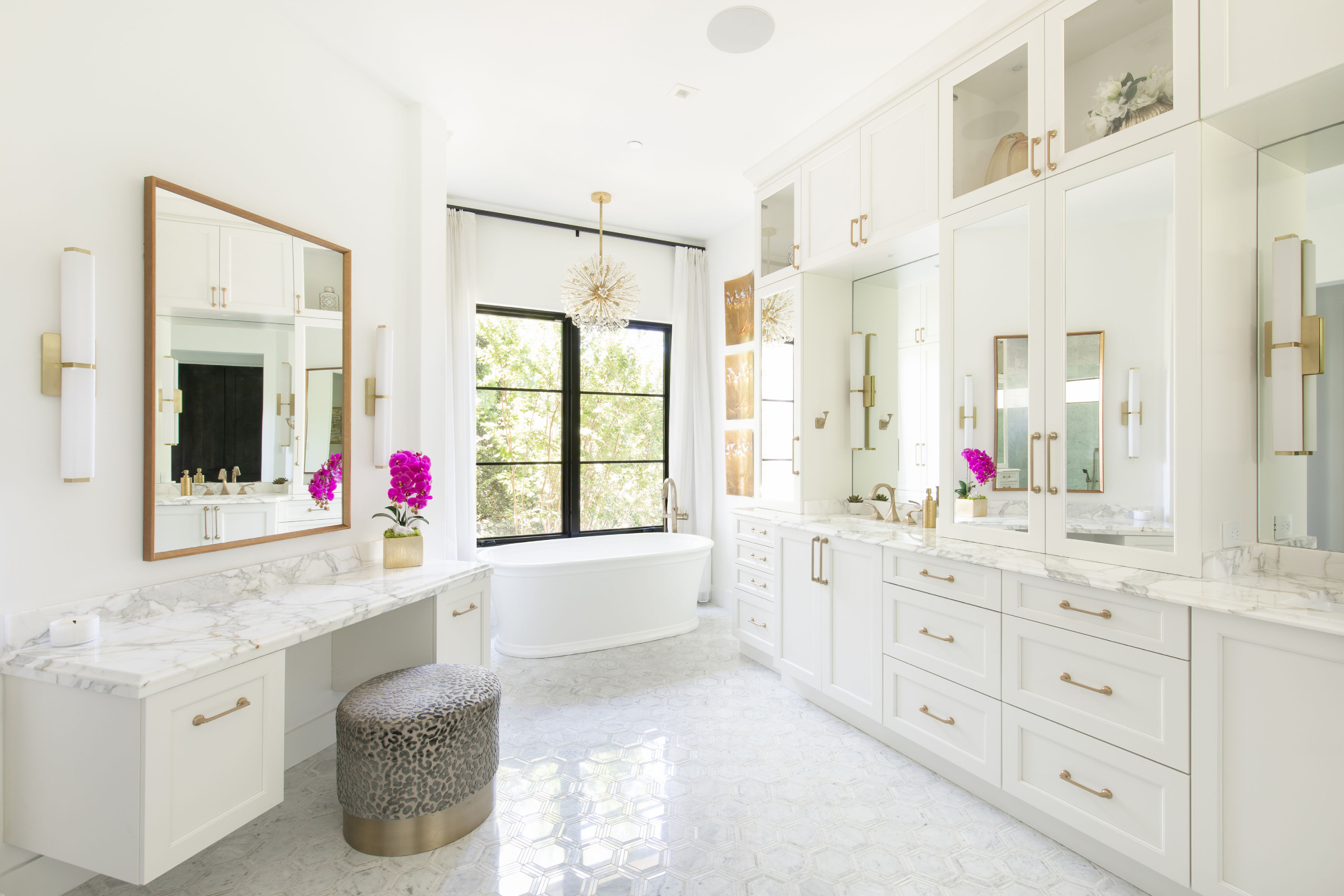 Espresso & White Foam Bath